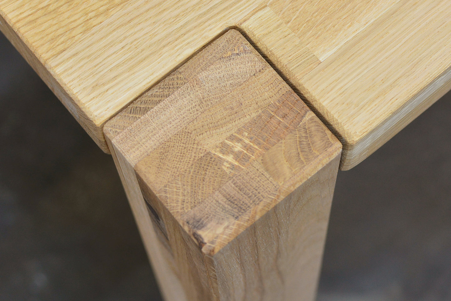 Jedálenský stôl z masívneho duba Sofia