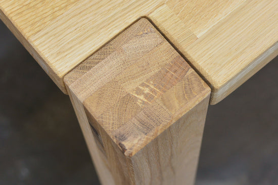 Jedálenský stôl z masívneho duba Sofia